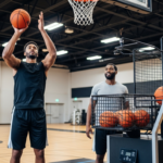 先輩へのパスはもう不要。大阪HOOP7の「シューティングマシン独占」で味わう、大人の特権的バスケ論